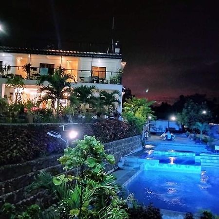 Casa De Robles Tanay Rizal Hotel Exterior photo