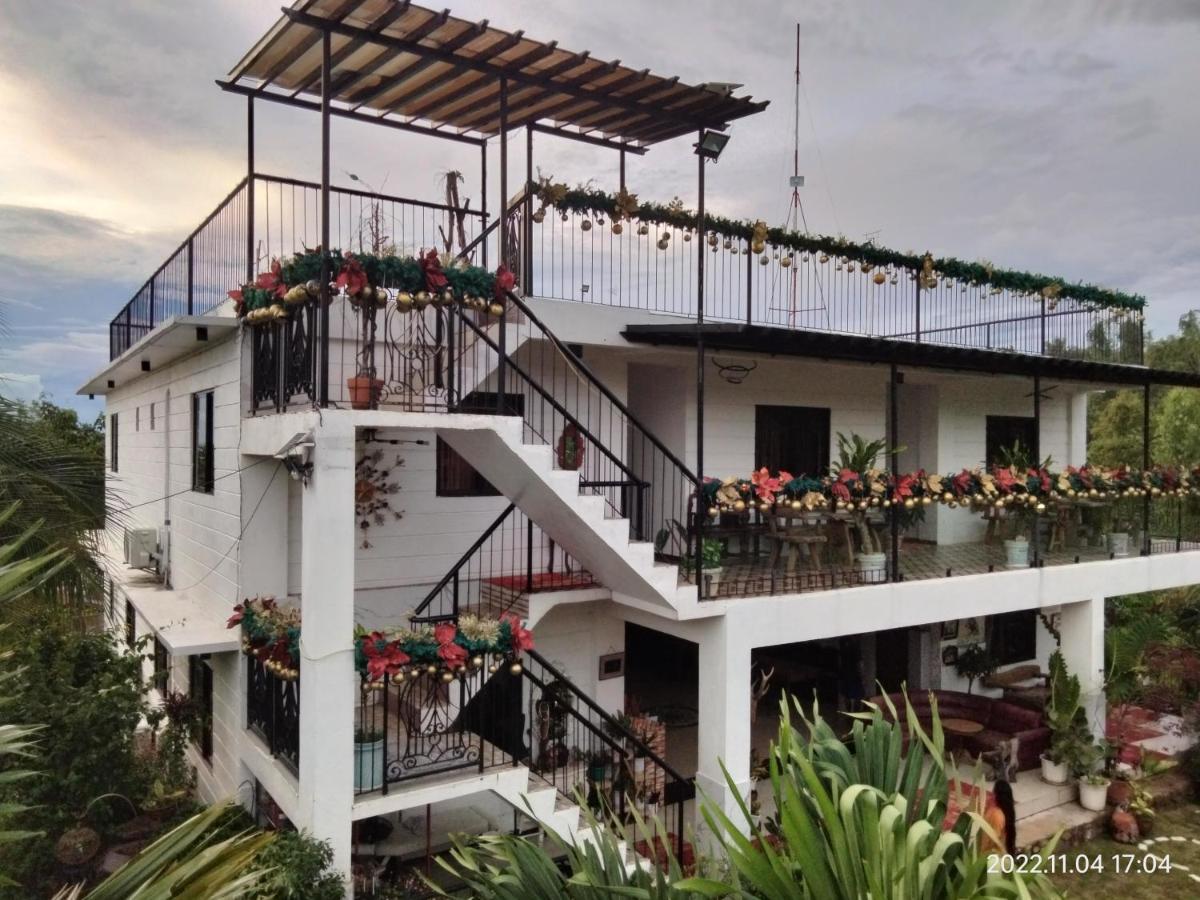 Casa De Robles Tanay Rizal Hotel Exterior photo