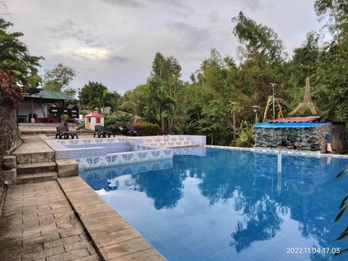 Casa De Robles Tanay Rizal Hotel Exterior photo