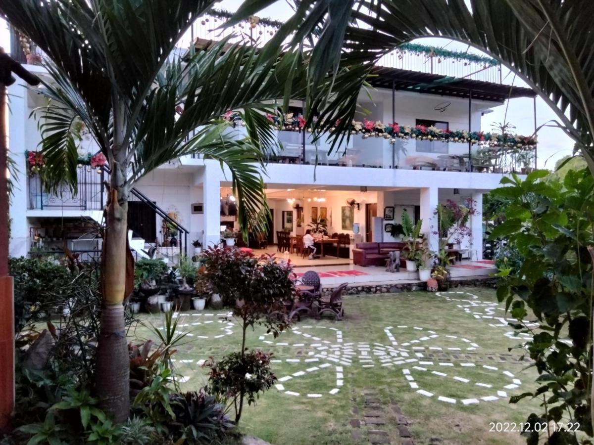 Casa De Robles Tanay Rizal Hotel Exterior photo