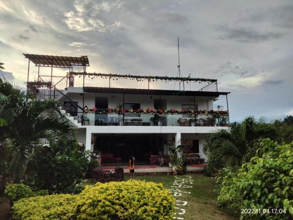 Casa De Robles Tanay Rizal Hotel Exterior photo