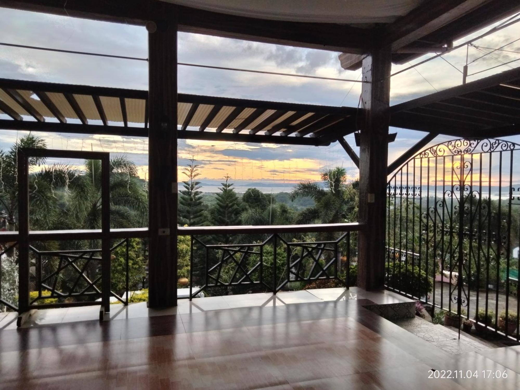 Casa De Robles Tanay Rizal Hotel Exterior photo